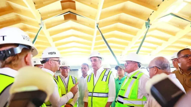 Abinader cierra jornada en el Cibao con promesas de inversión