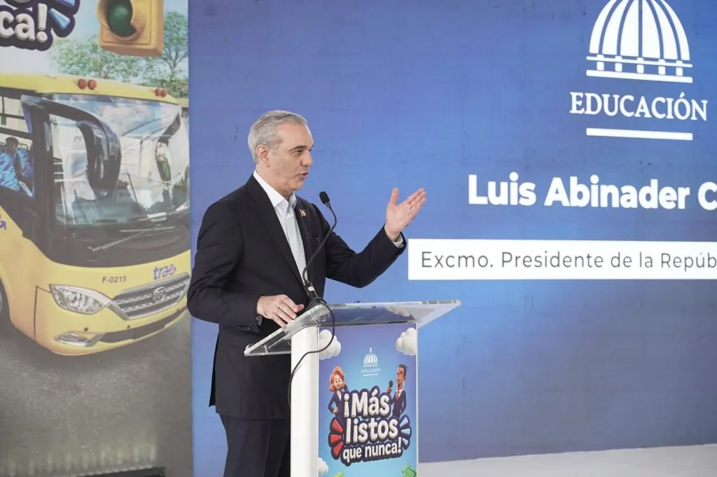Abinader destaca medidas para reducir la deserción escolar y ampliar oportunidades para jóvenes