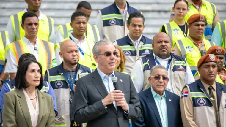 Abinader felicita al COE y llama a fortalecer preparación
