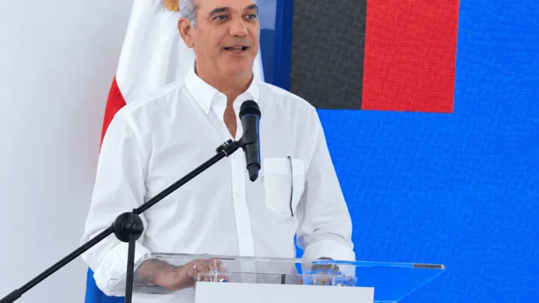 Abinader inaugura carretera El Rubio-Corocito tras décadas de