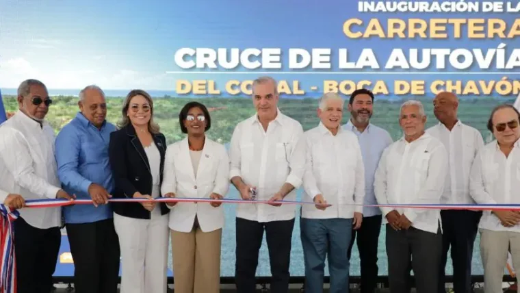 Abinader inaugura la carretera de Boca de Chavón
