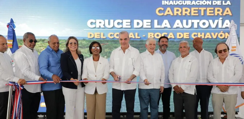 Abinader inaugura la carretera de Boca de Chavón