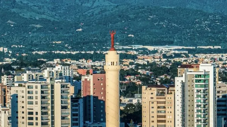 Abinader traslada por tres días sede del Gobierno a Santiago