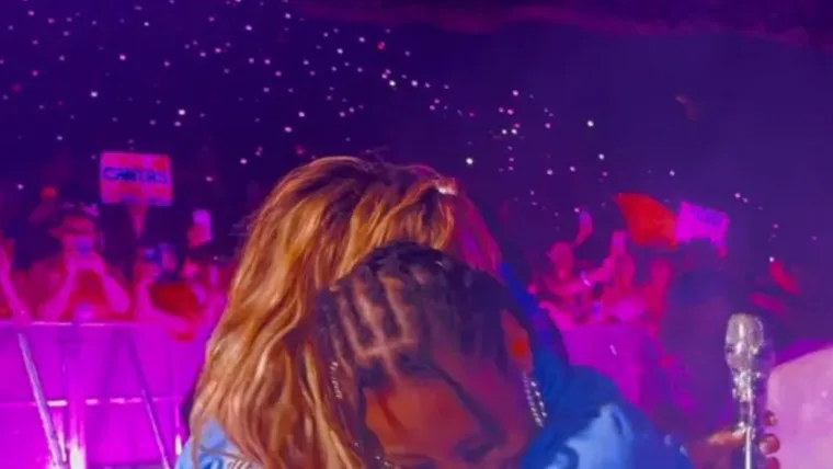 Abrazo a Karol G durante concierto le habría costado el