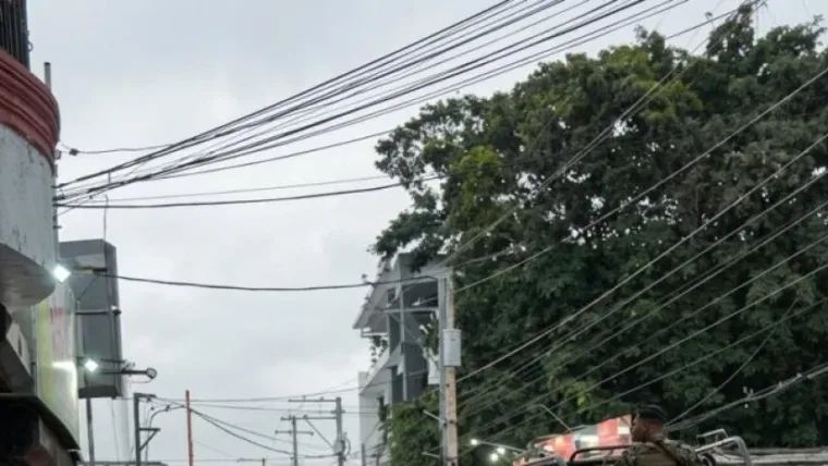 Acatan paro de 24 horas en Salcedo por reclamos de obras