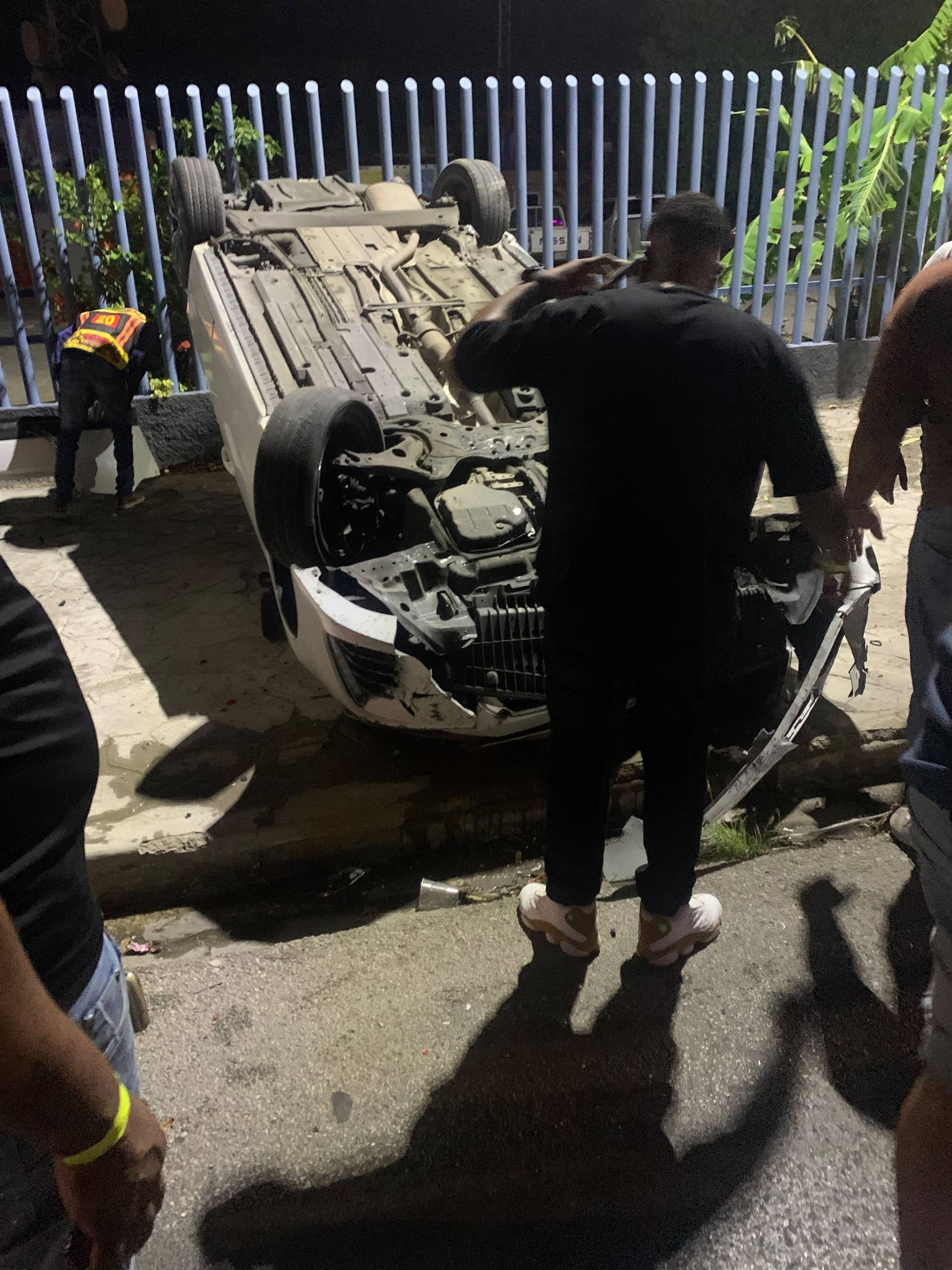 Escena del accidente en la avenida Casandra Damirón, Barahona