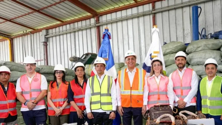 Aduanas destruye más de 253 mil artículos falsos