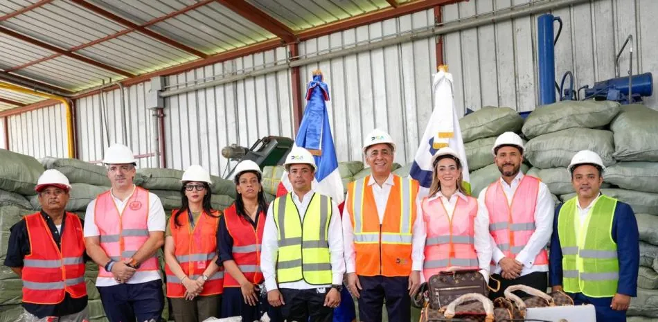 Aduanas destruye más de 253 mil artículos falsos