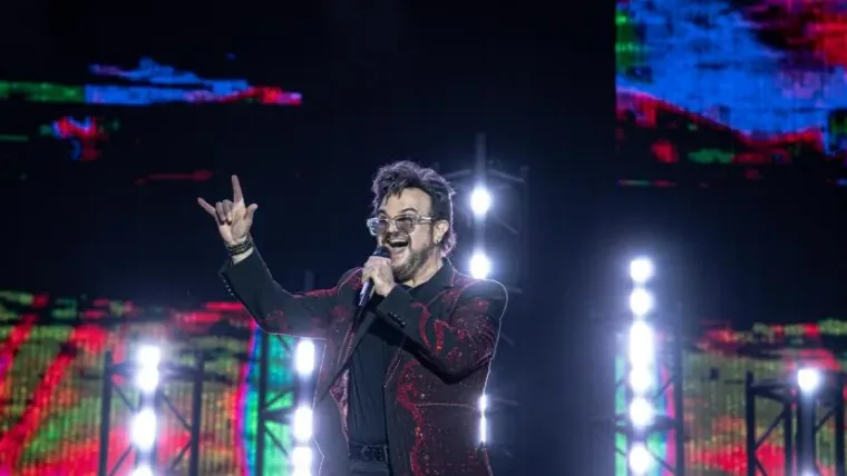 Aleks Syntek aprovecha concierto para despotricar contra el