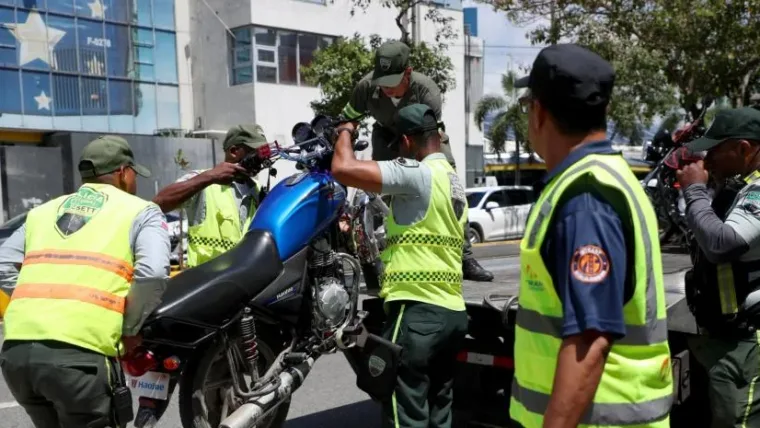 Autoridades retienen 920 vehículos durante operativos de