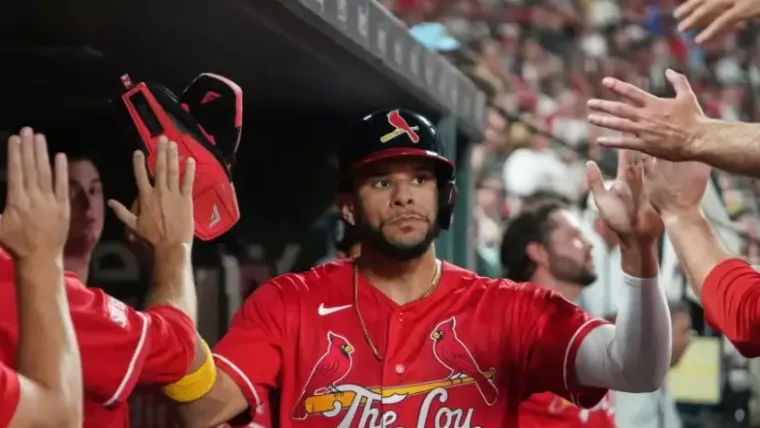 Báez y Bernal guían a los Cardenales al triunfo 7-3 sobre los