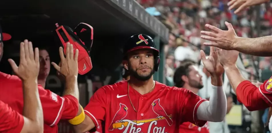 Báez y Bernal guían a los Cardenales al triunfo 7-3 sobre los Medias Blancas