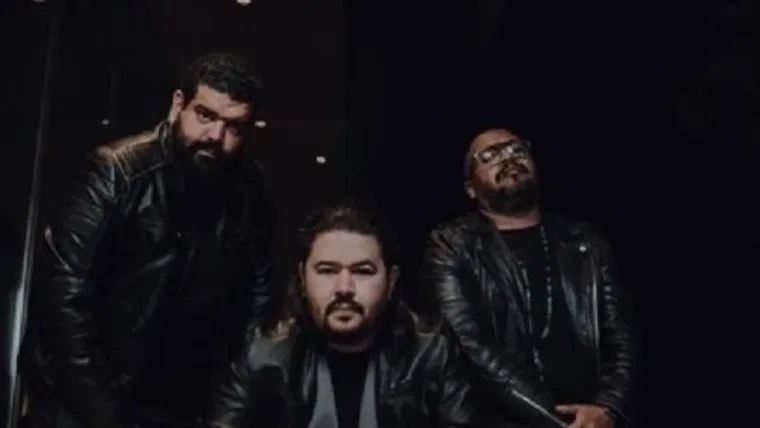 Banda 4ta. Dimensión lleva la nostalgia del rock del siglo XX