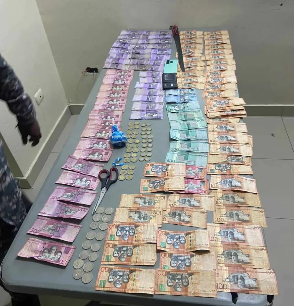 Caen cuatro en Neiba: les ocupan drogas y dinero durante operativos
