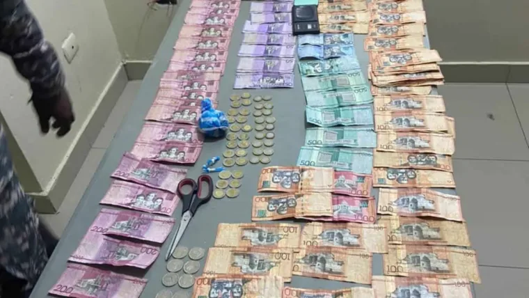 Caen cuatro en Neiba: les ocupan drogas y dinero durante