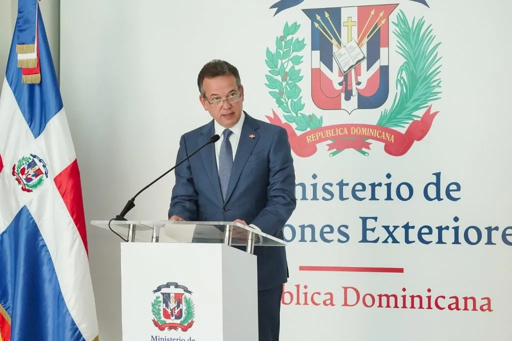 Canciller Ito Bisonó inicia diálogo con Estados Unidos sobre aranceles impuestos a RD