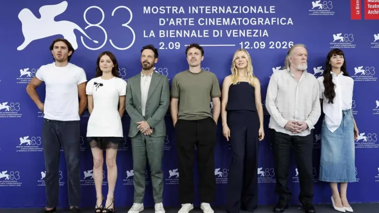 Casey Affleck presenta su nueva película "Company " en Venecia