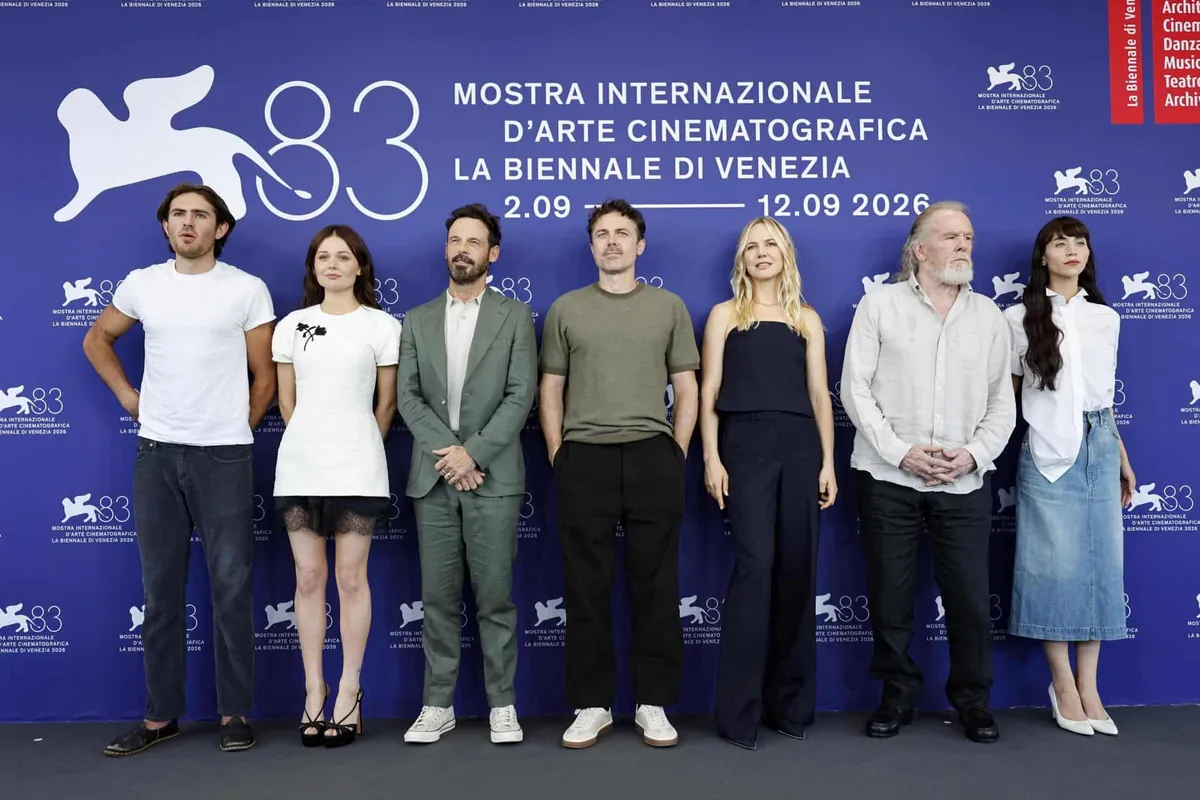Casey Affleck presenta su nueva película "Company " en Venecia