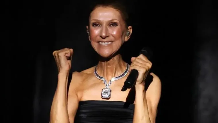 Céline Dion regresa triunfal y emocionada al escenario en París