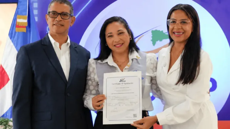 Certifican a 65 periodistas formados en Comunicación