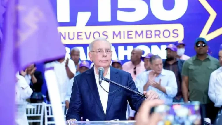 Danilo Medina llama a peledeístas a votar masivamente en la