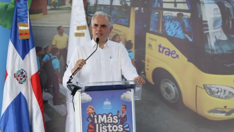 De Camps exhorta despolitizar la educación y proteger las