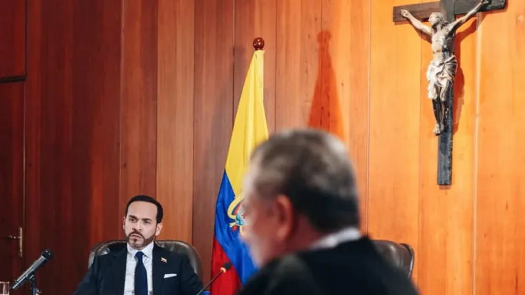 De la Espriella levanta la suspensión general para que los