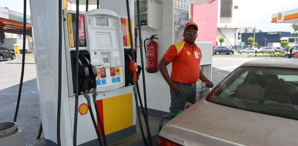 Detallistas de gasolina aún esperan conciliar acuerdo con la banca dominicana