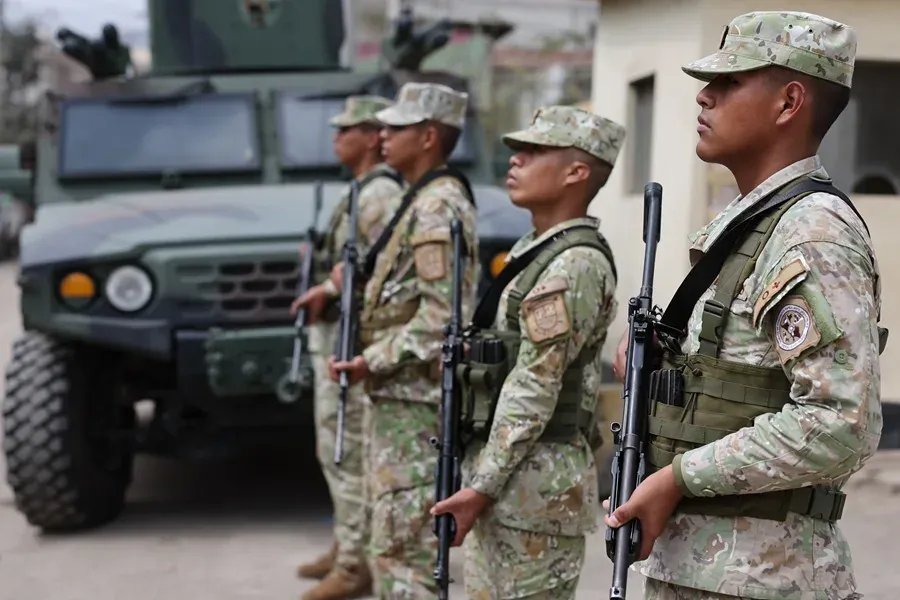 Detienen ocho estudiantes de colegio militar de Perú por