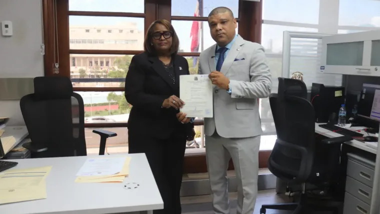 Diputado somete proyecto de ley para crear aulas inclusivas