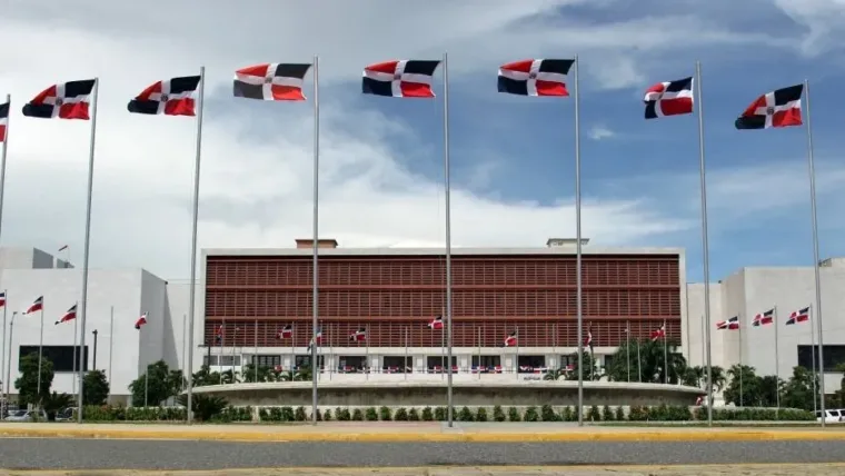 Diputados de oposición piden cuentas a seis funcionarios del