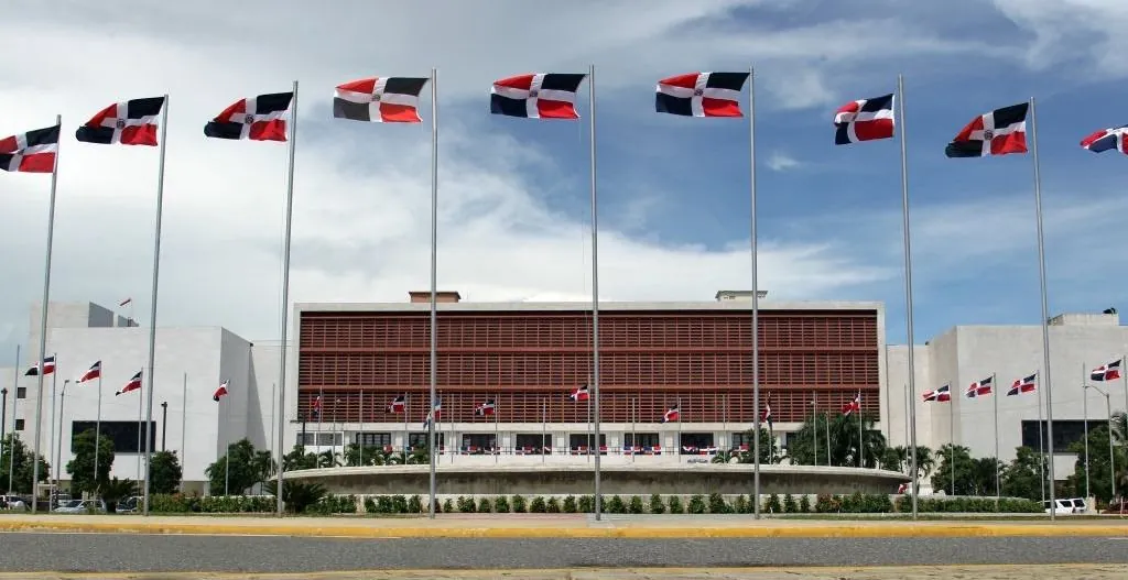 Diputados de oposición piden cuentas a seis funcionarios del Gobierno