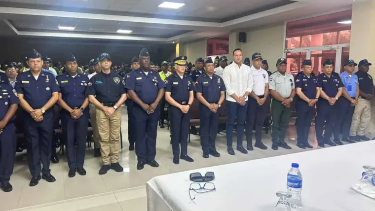 Director de la Policía supervisa operaciones y se reúne con