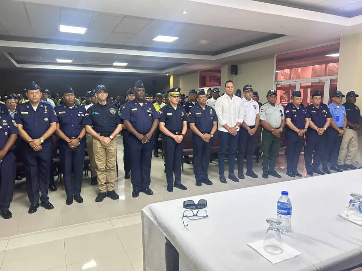 Director de la Policía supervisa operaciones y se reúne con agentes en SPM