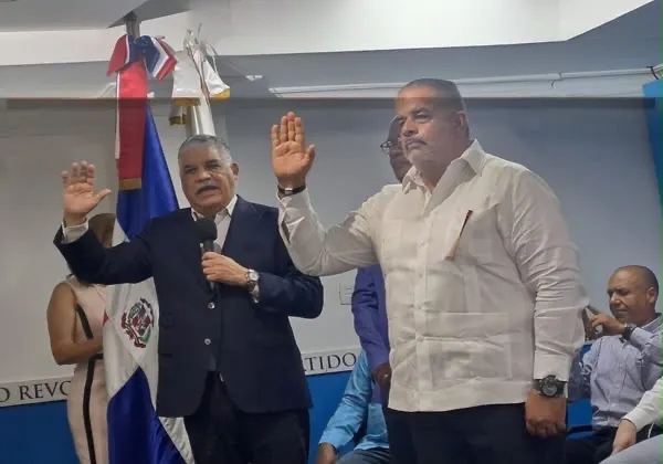 Dirigentes del PRD en Barahona piden a Noé Sterling volver a