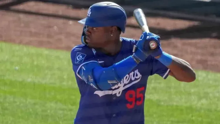Dodgers llaman a Josué De Paula tras colocar a Ohtani en la