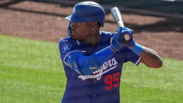 Dodgers llaman a Josué De Paula tras colocar a Ohtani en la lista de lesionados