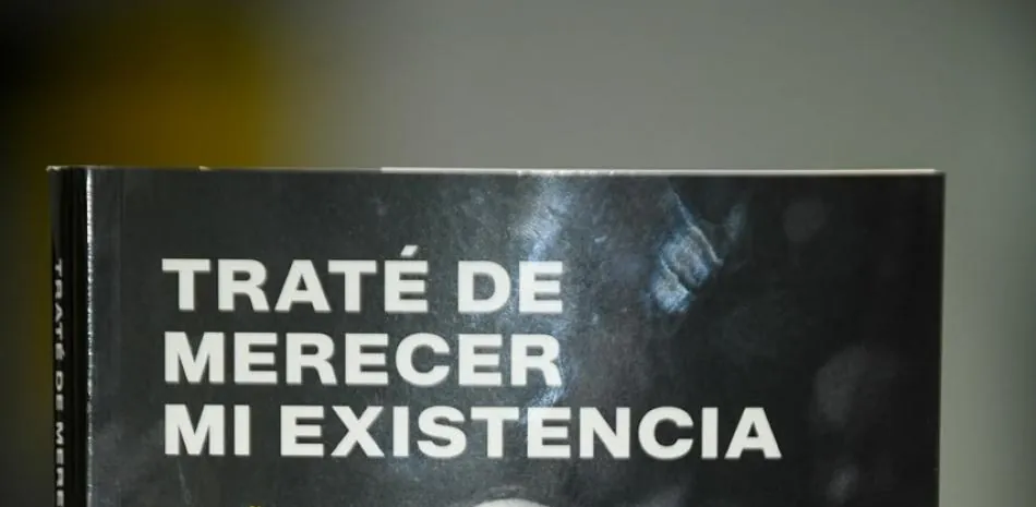 Economista Carlos Despradel reseña su vida en la obra “Traté de merecer la existencia”