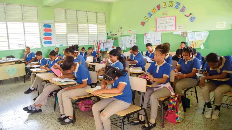 El 40 % de los estudiantes dominicanos reporta ruido y