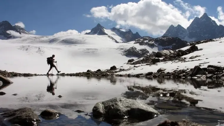 El deshielo de un glaciar suizo descubre los restos de un