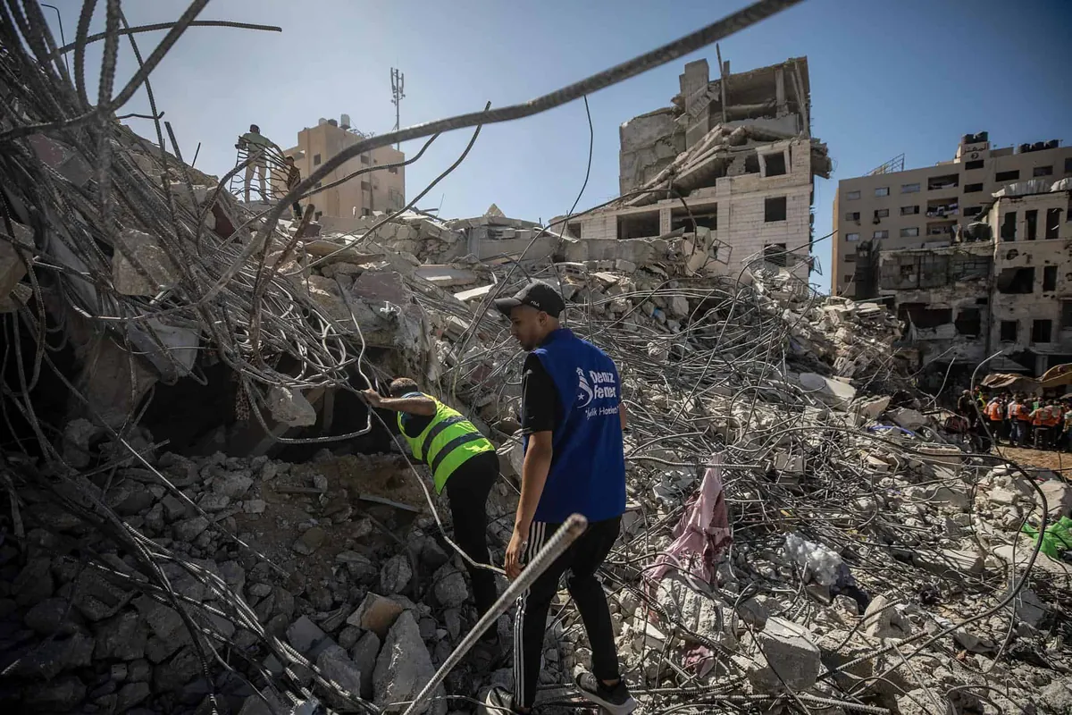 El edificio derrumbado en Gaza, uno de los 2,000 a borde del colapso en la Franja