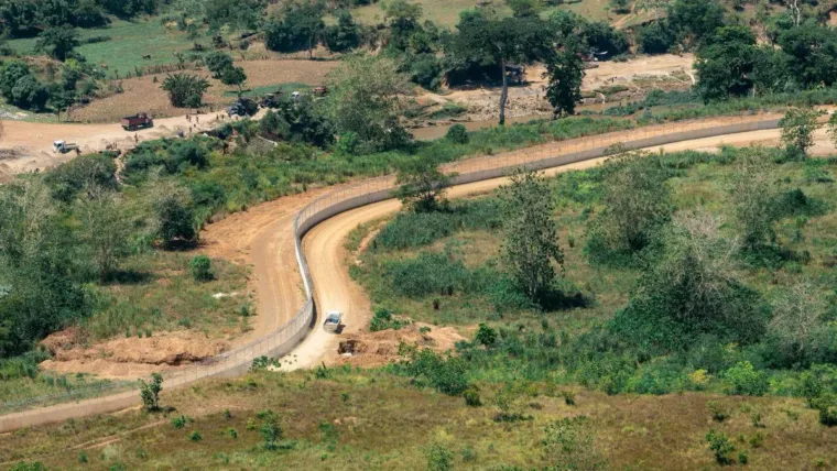 El Gobierno anuncia construcción de 14.5 kilómetros de verja