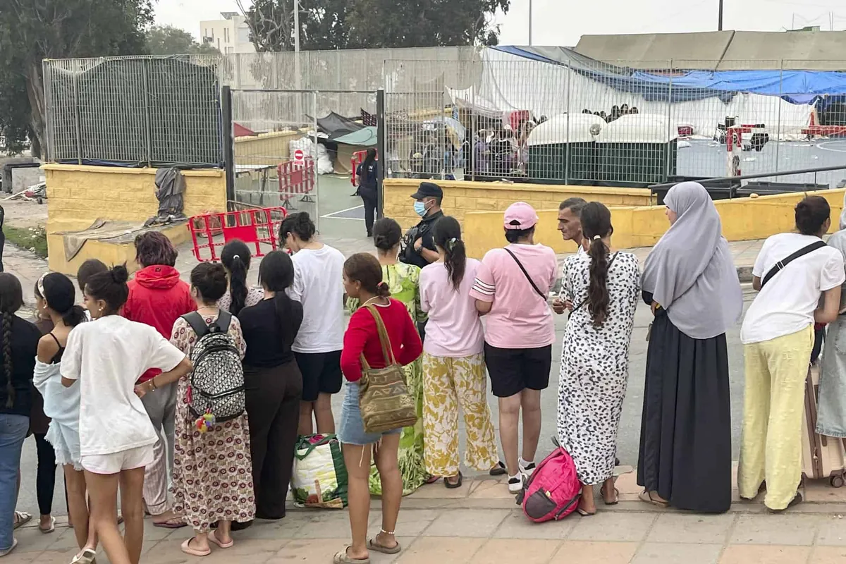 El Gobierno español toma el control del puerto de Ceuta para alojar a los migrantes
