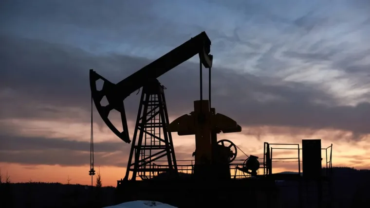 El petróleo de referencia para RD se dispara y roza los 96