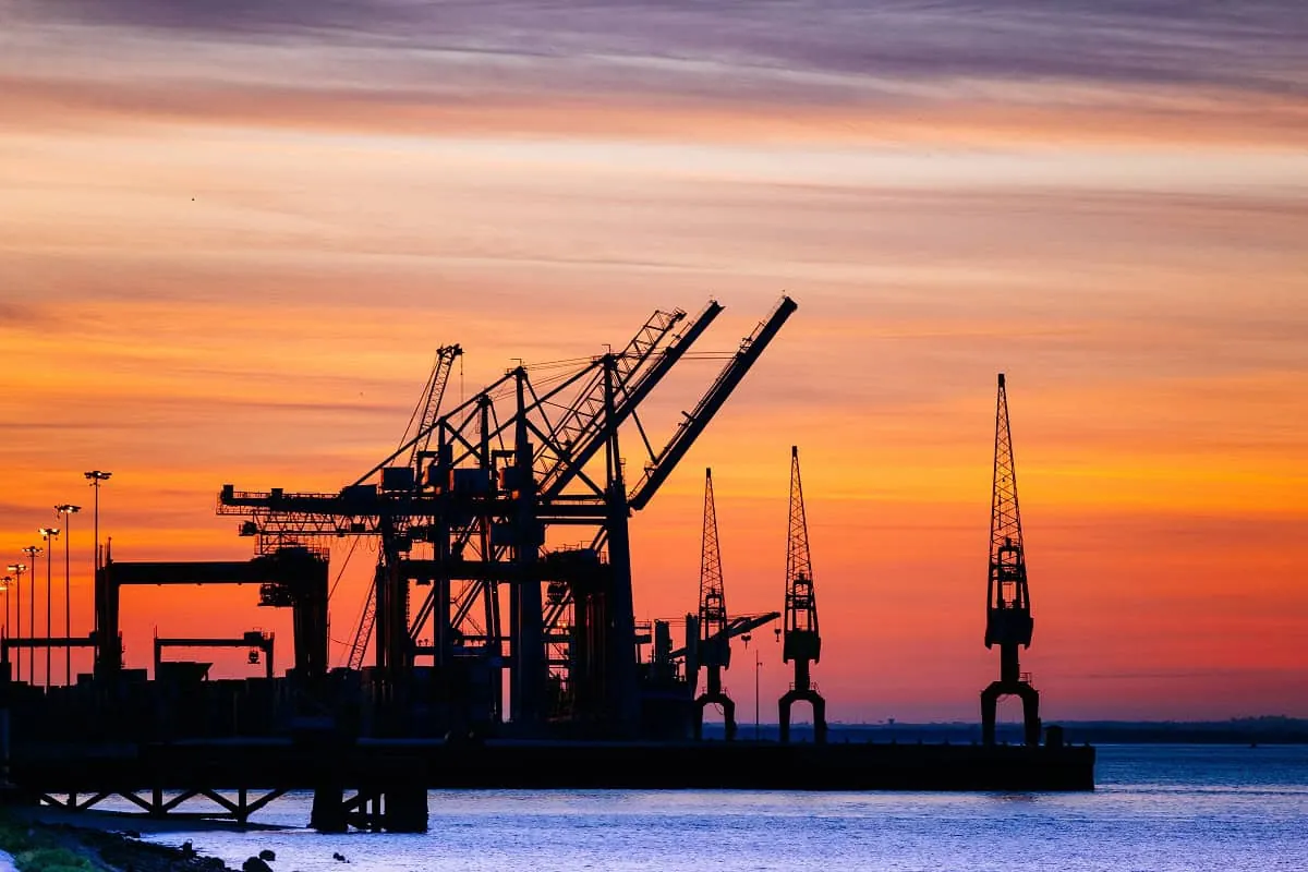 El petróleo de Texas cierra con una bajada del 3.2 %, hasta los 102.43 dólares el barril