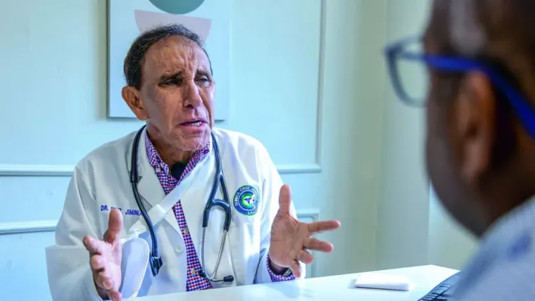 El sueño de Cruz Jiminián: un hospital para que los pobres