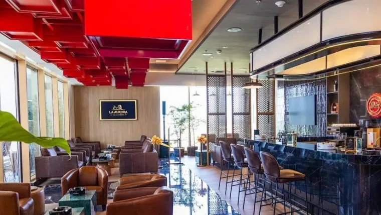 En Santiago se comenta: la inauguración de La Aurora Cigar Lounge