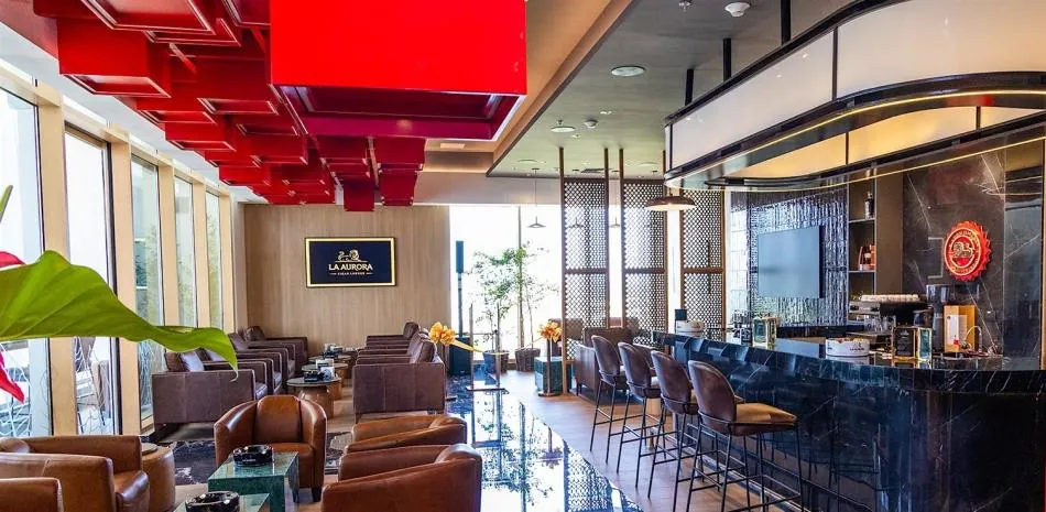 En Santiago se comenta: la inauguración de La Aurora Cigar Lounge