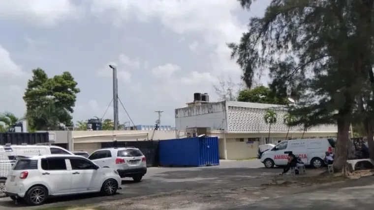 Entre lágrimas, familiares esperan en el Inacif el cuerpo de