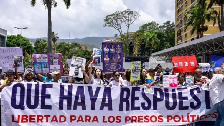 Familiares de presos políticos venezolanos entregan documento